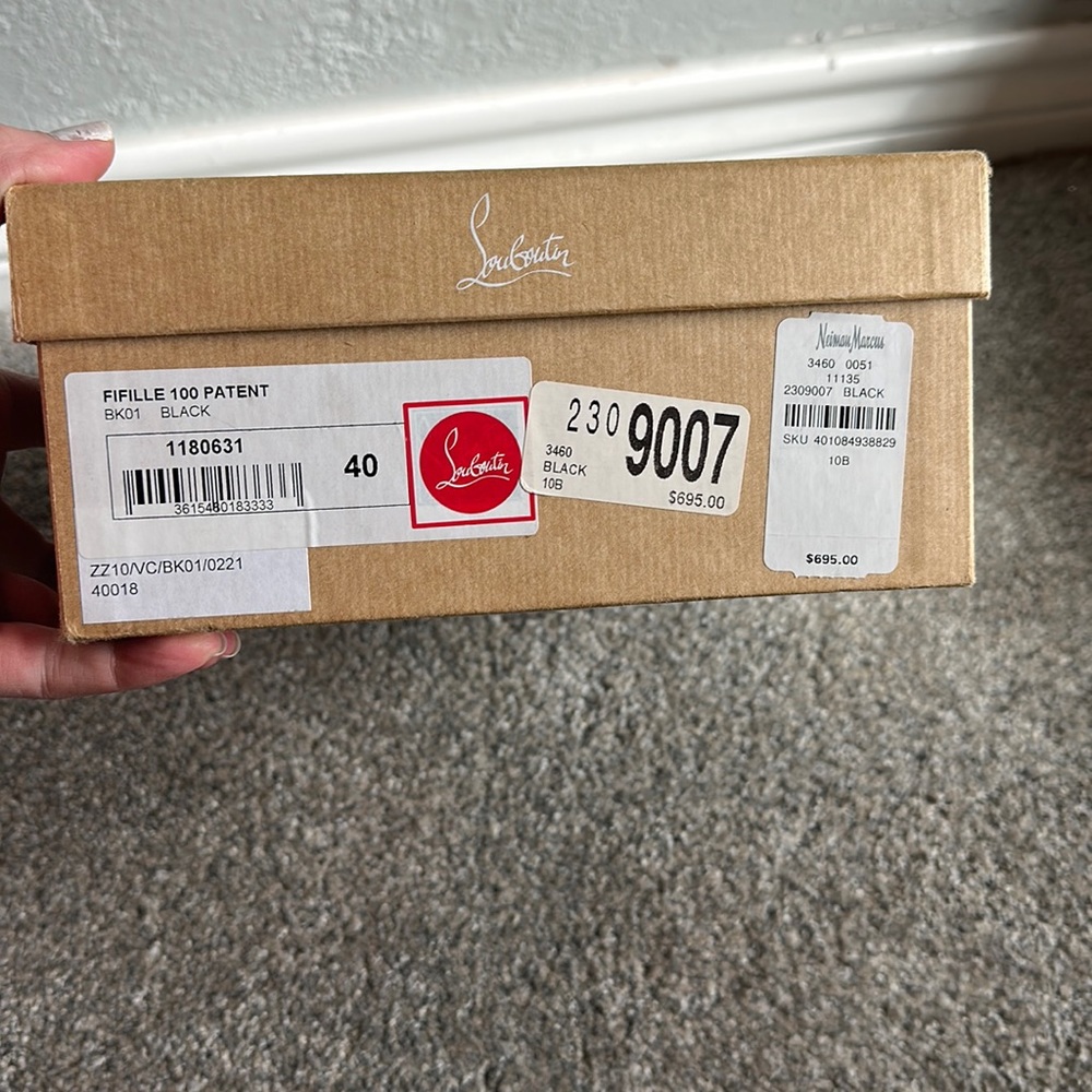 Brand new never worn. Comes with replacement heals and red bag for traveling.